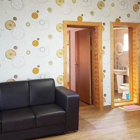 Red Windmill Pension Чеджудо Экстерьер фото