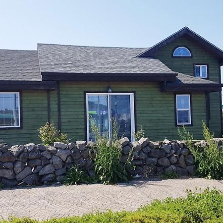 Red Windmill Pension Чеджудо Экстерьер фото