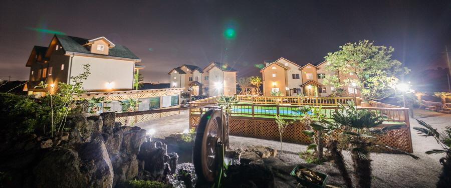 Red Windmill Pension Чеджудо Экстерьер фото